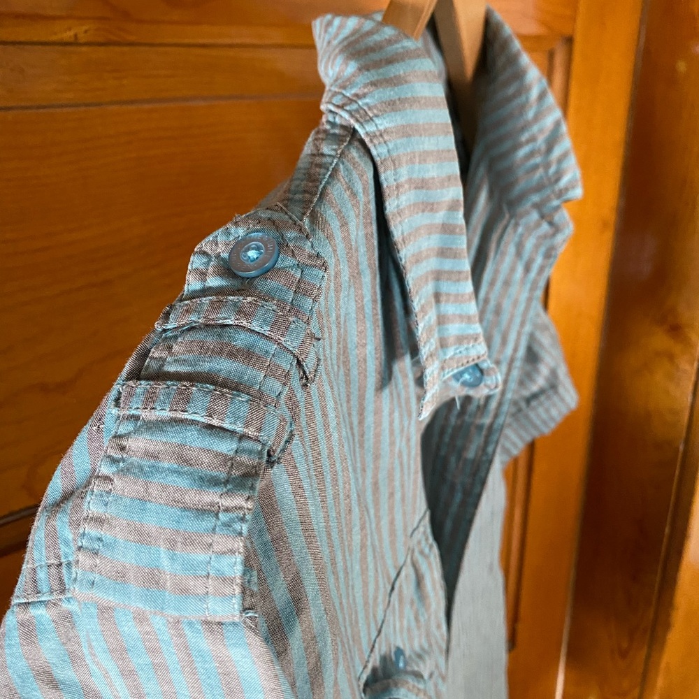 Men’s button down t-shirt